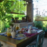 Colazione sotto il portico